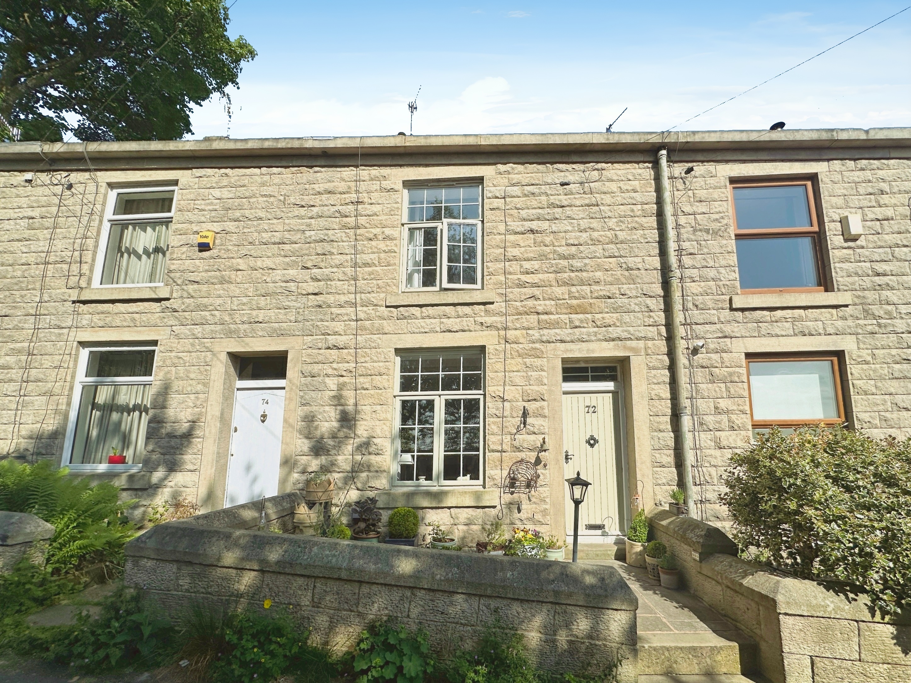 2 bedroom Cottage For Sale