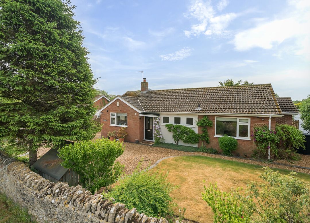 3 bedroom Bungalow For Sale