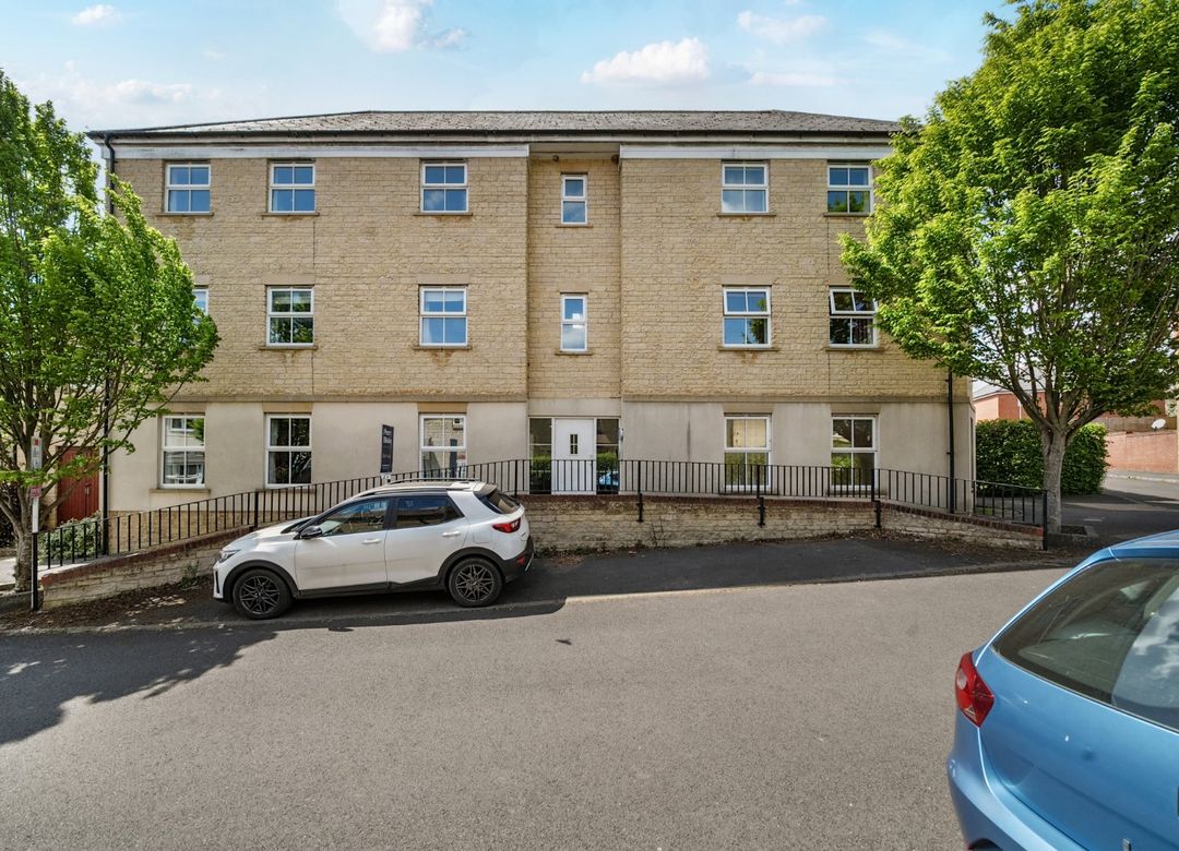 2 bedroom Apartment For Sale