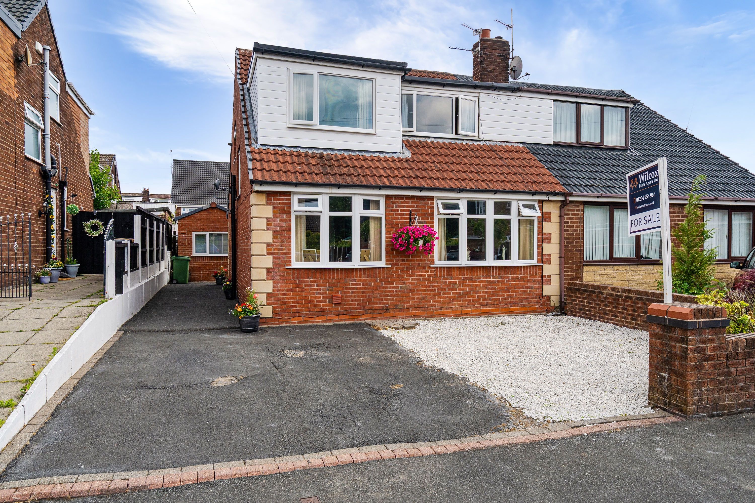 4 bedroom Bungalow For Sale