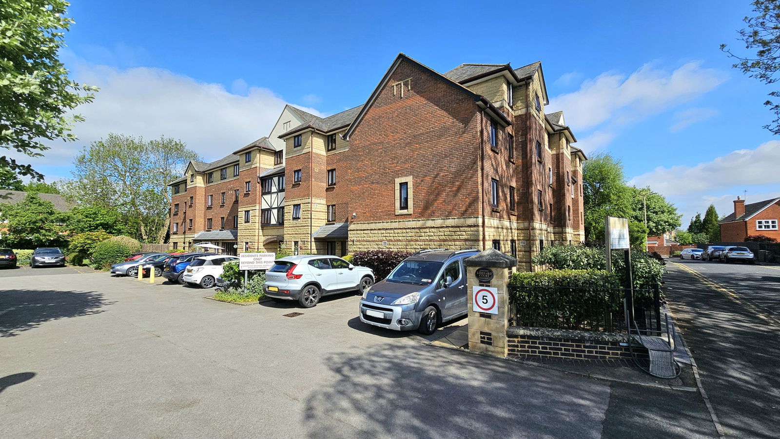 2 bedroom Flat Under Offer
