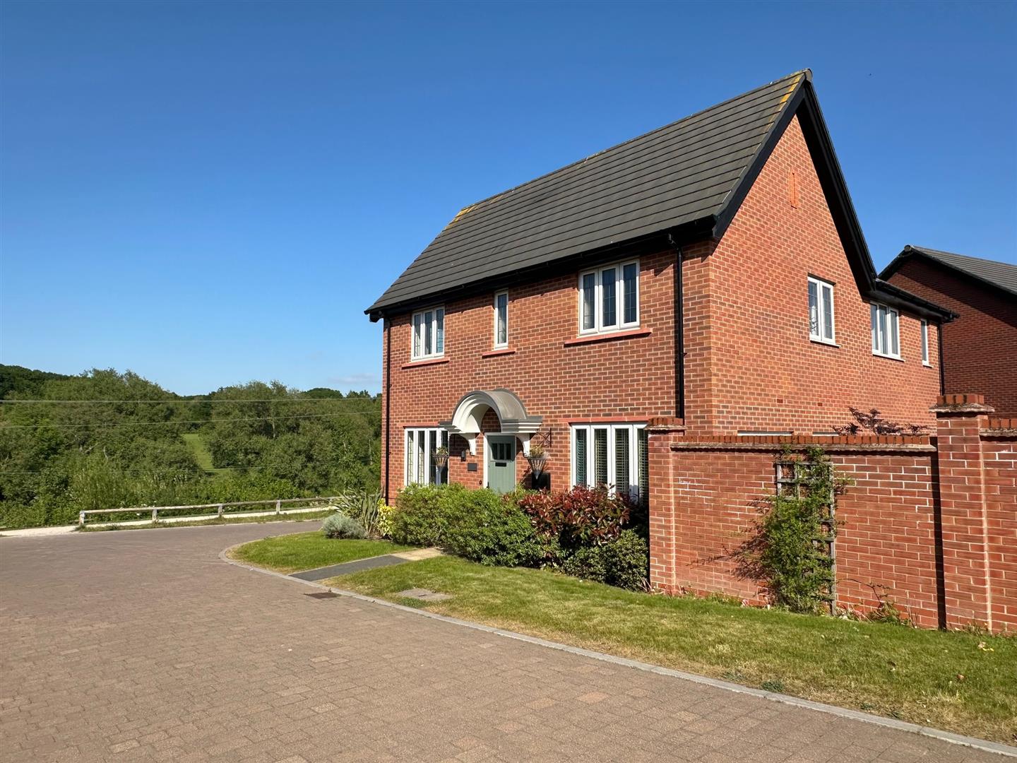 3 bedroom Semi-Detached For Sale