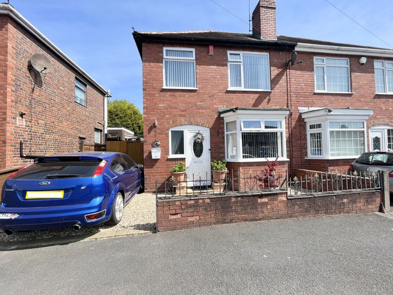 3 bedroom Semi-detached house For Sale