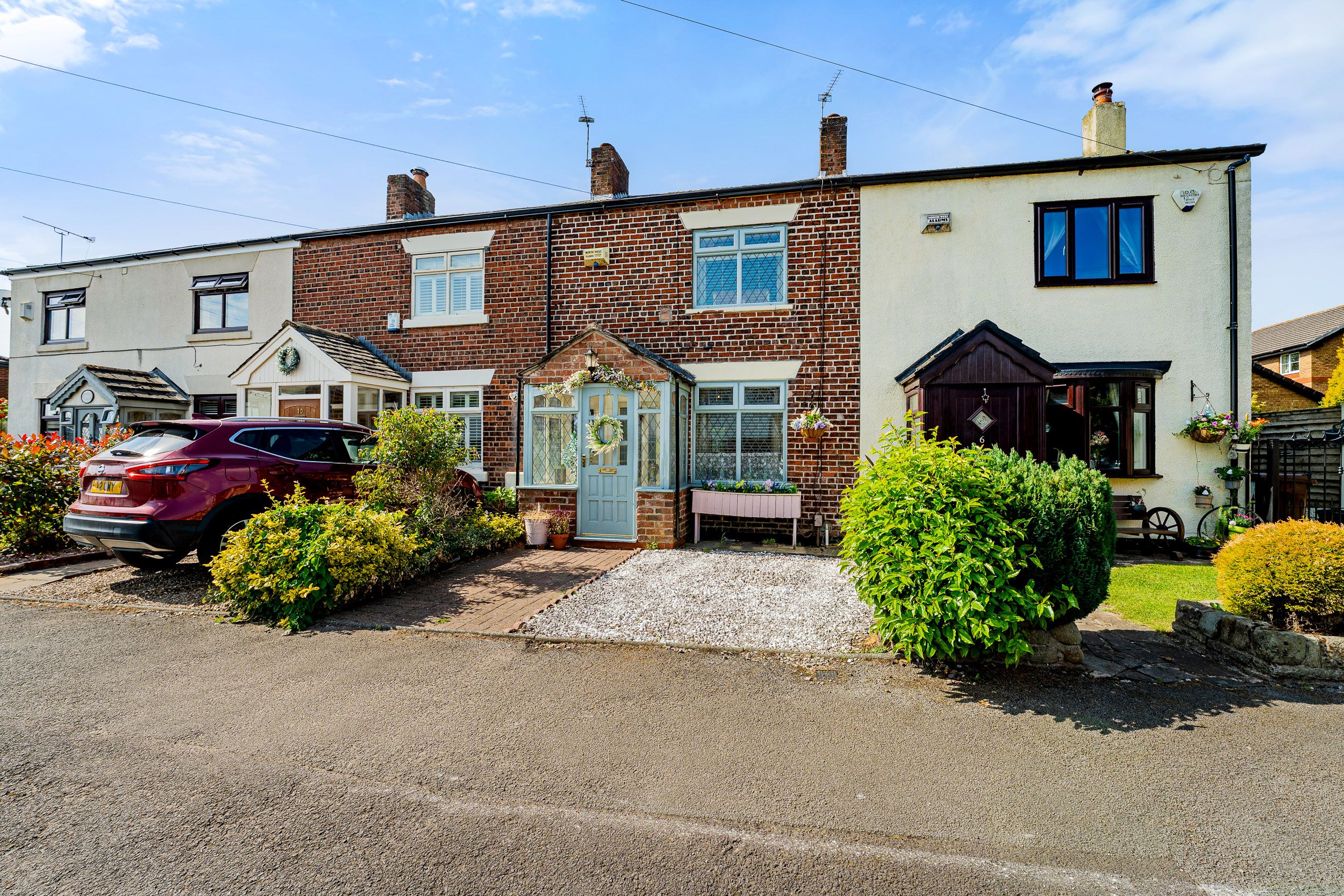 2 bedroom Cottage For Sale