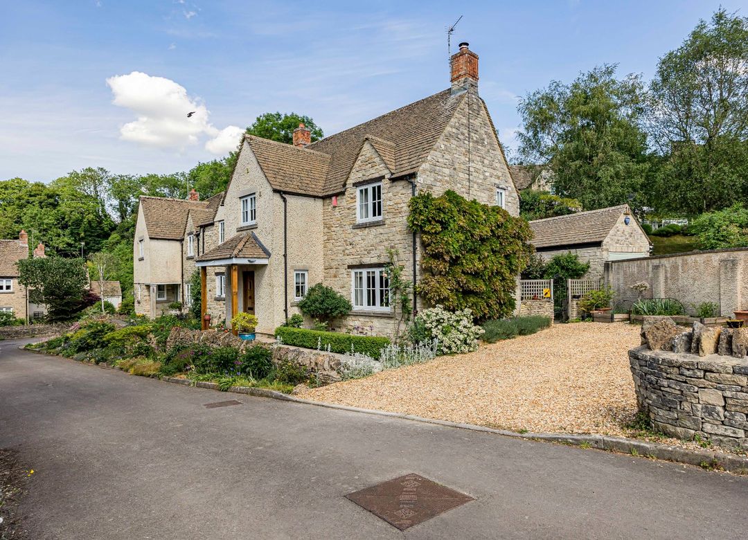 4 bedroom Cottage For Sale