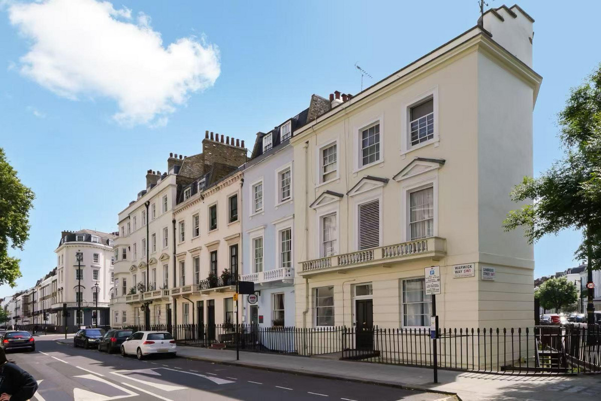 1 bedroom Apartment For Sale