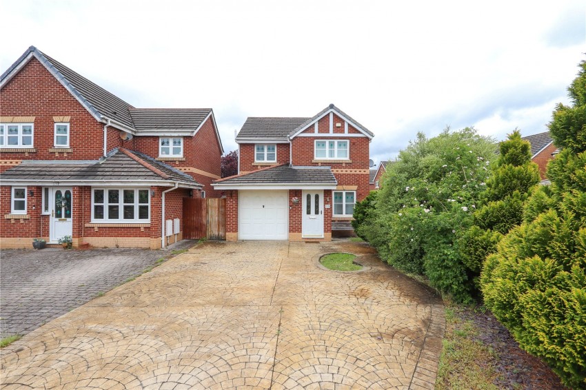 3 bedroom Detached House To Let