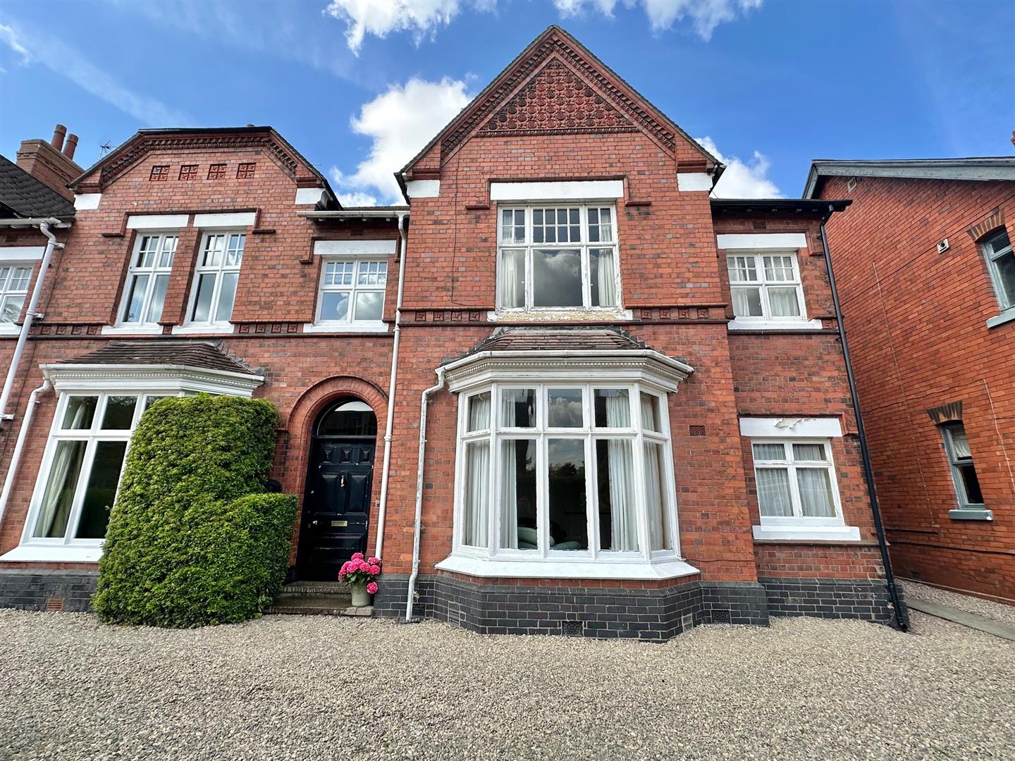 4 bedroom Apartment For Sale