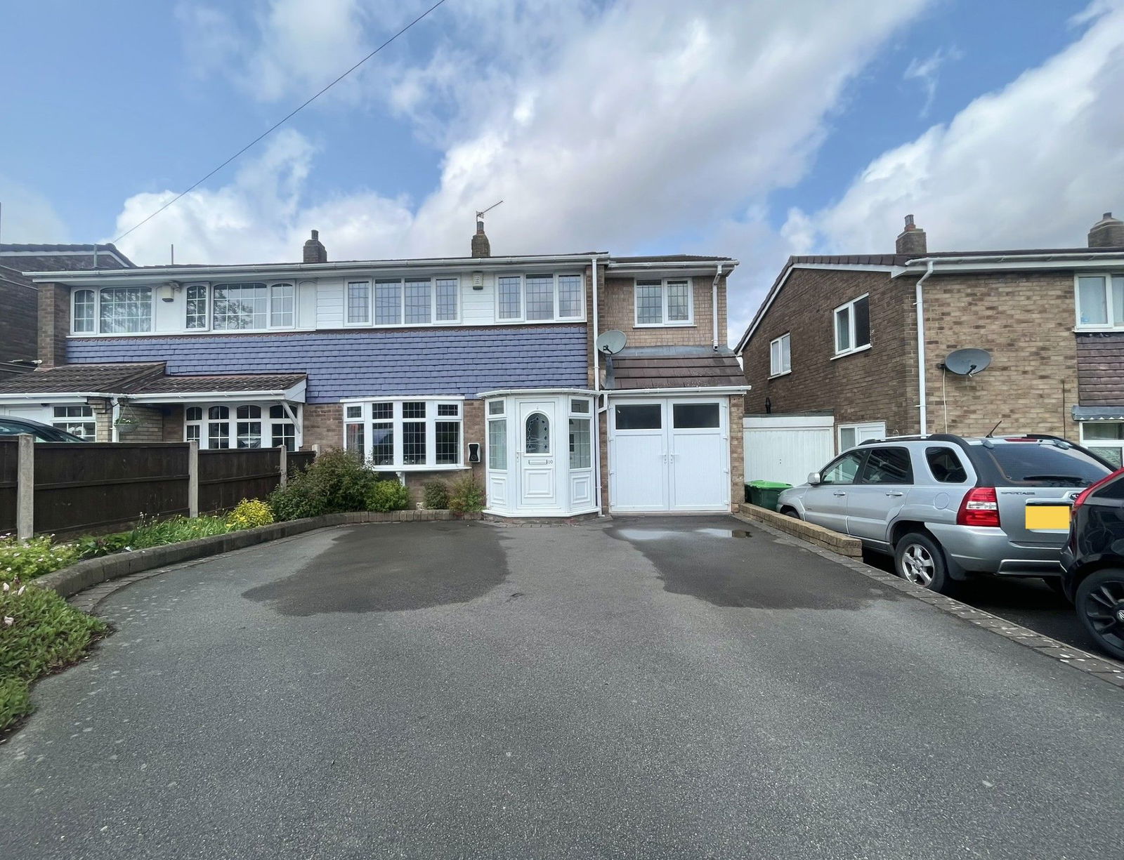 5 bedroom Semi-detached house Under Offer