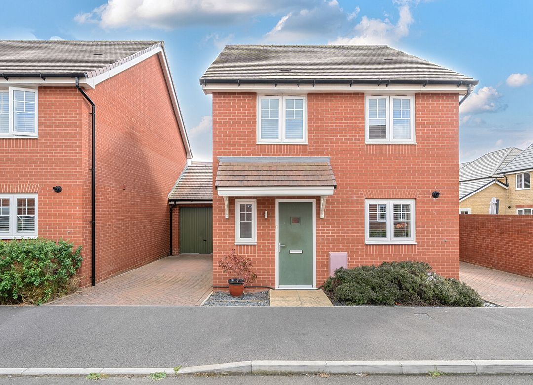 3 bedroom Detached house For Sale