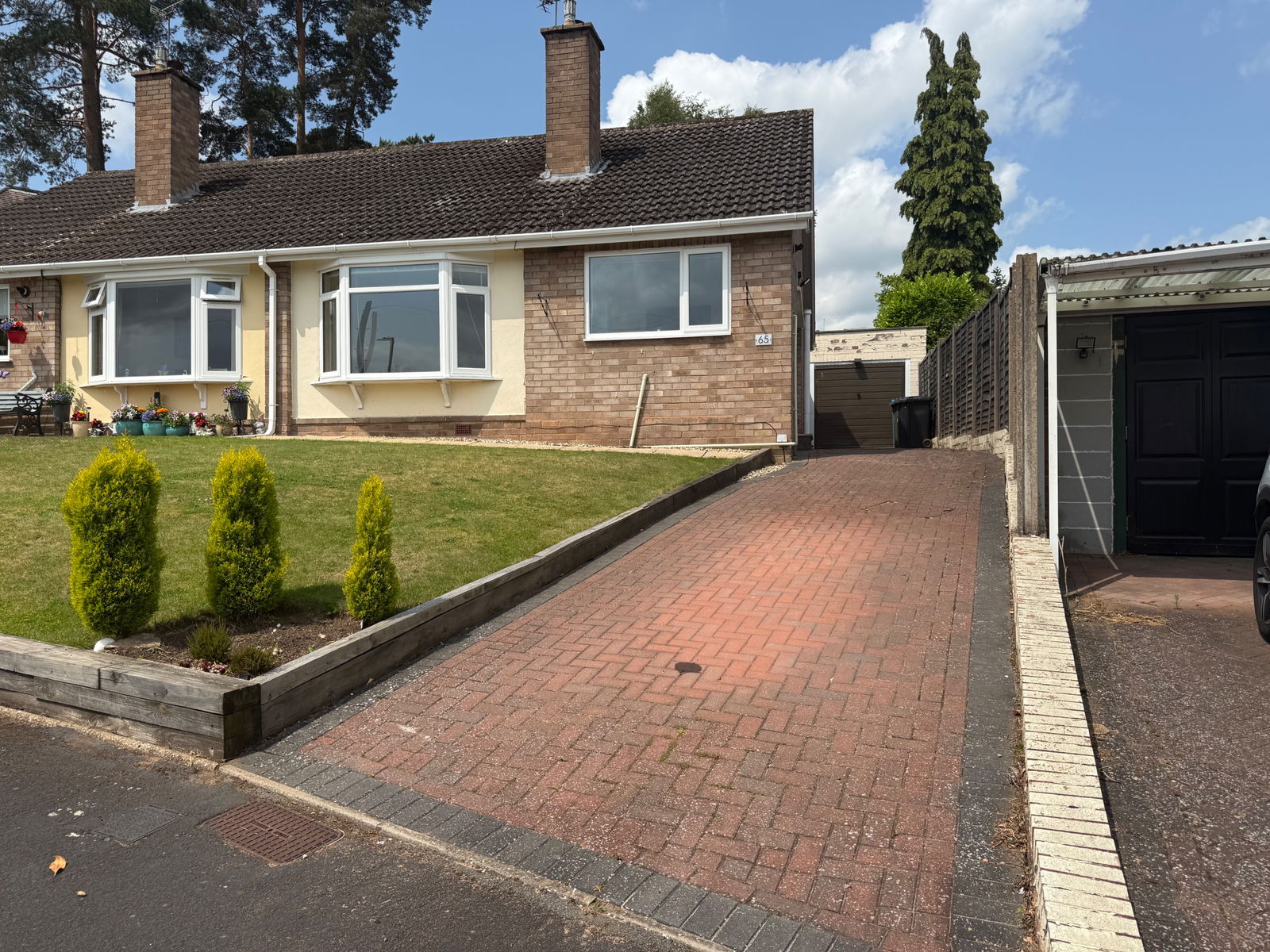 2 bedroom Detached bungalow For Sale