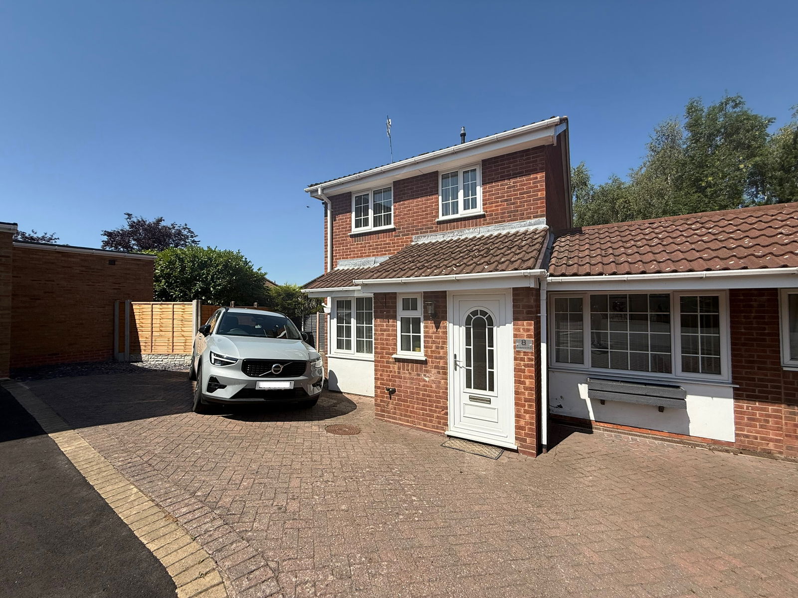 3 bedroom Link detached house Under Offer