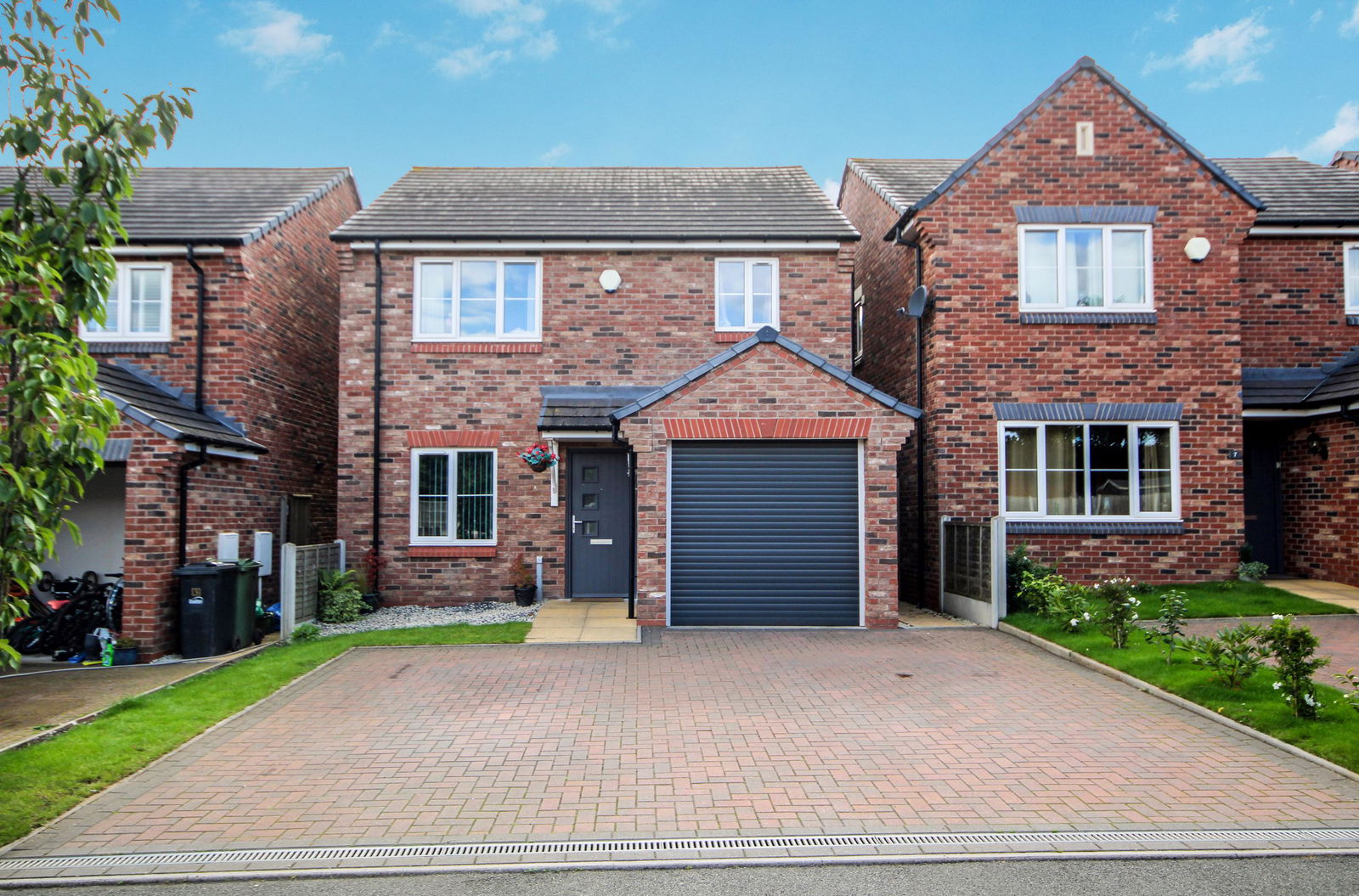 4 bedroom Detached house Under Offer