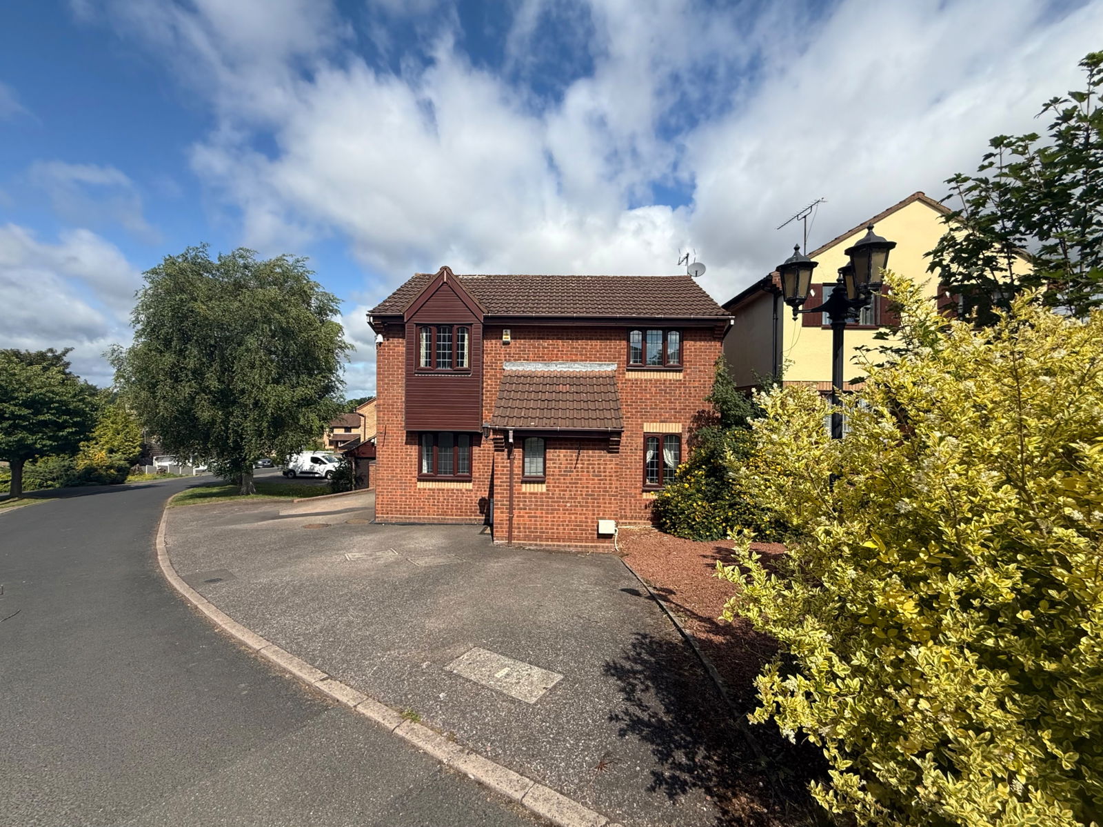 3 bedroom Detached house Under Offer