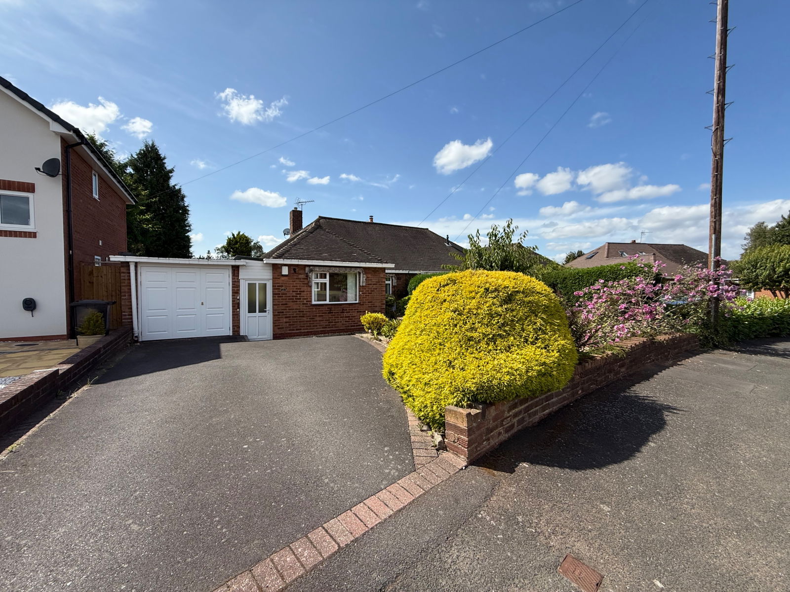 3 bedroom Detached bungalow Under Offer