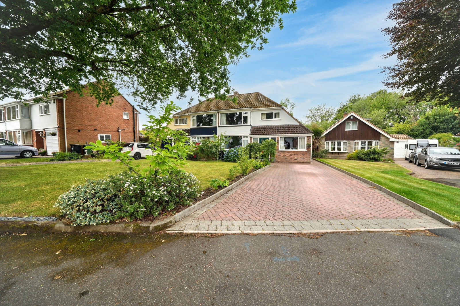 4 bedroom Semi-detached house Under Offer