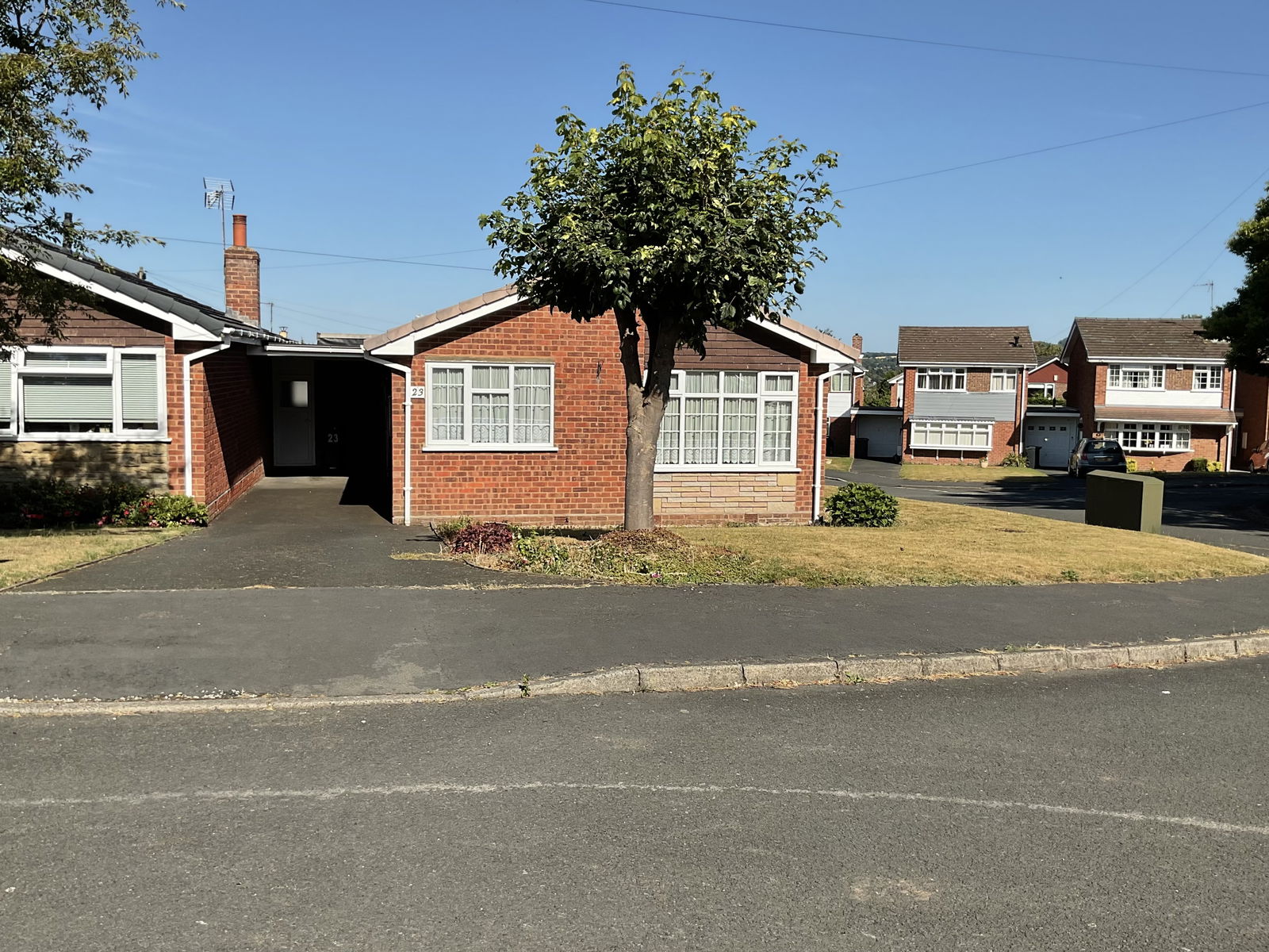 3 bedroom Detached bungalow For Sale