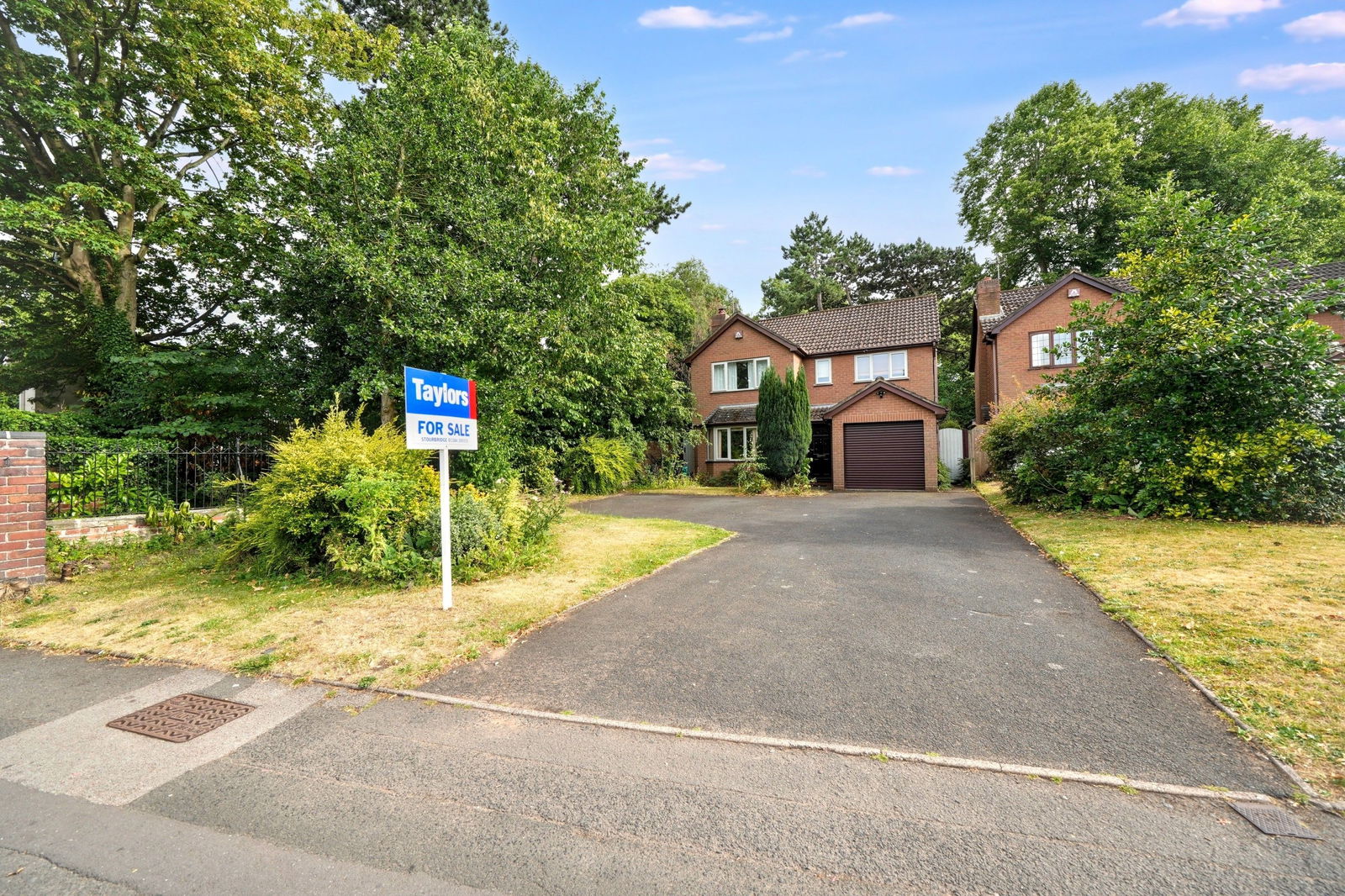 4 bedroom Detached house Under Offer