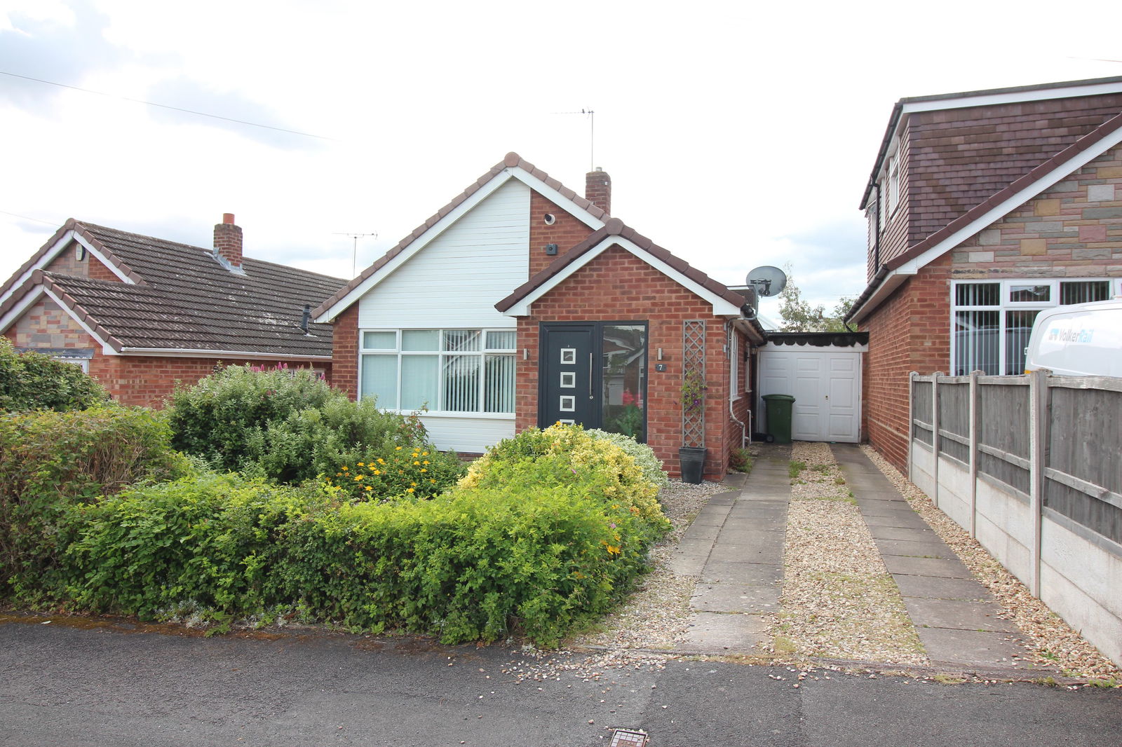 2 bedroom Detached bungalow For Sale