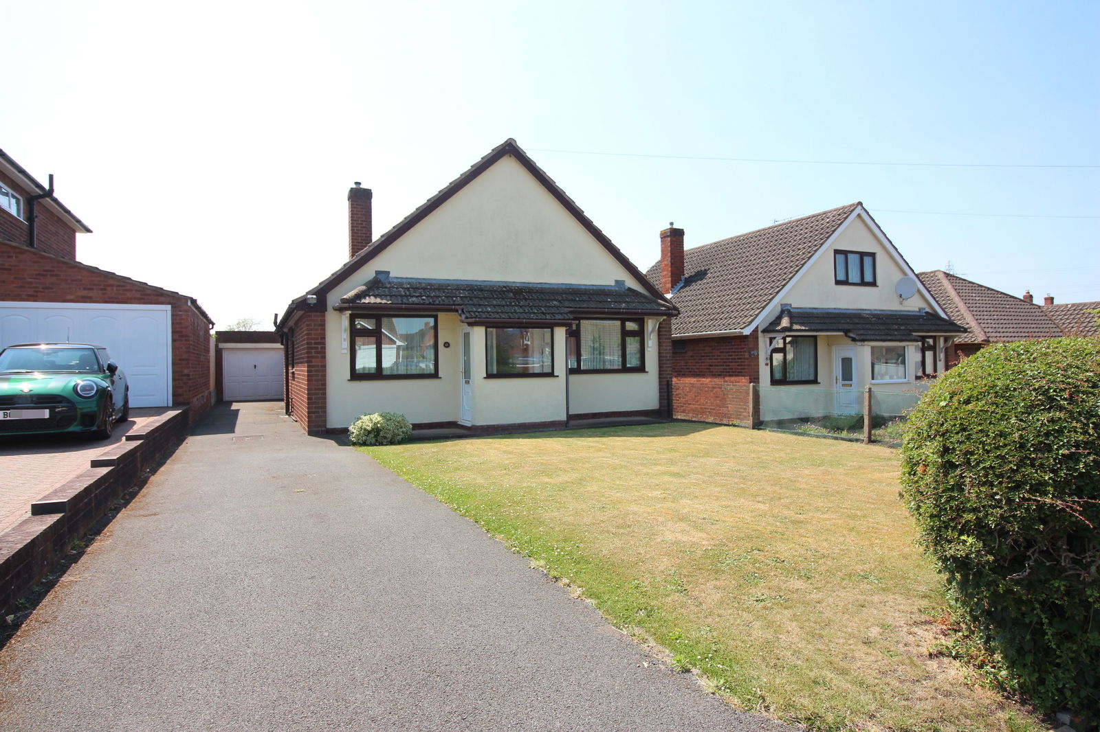 3 bedroom Detached bungalow Under Offer