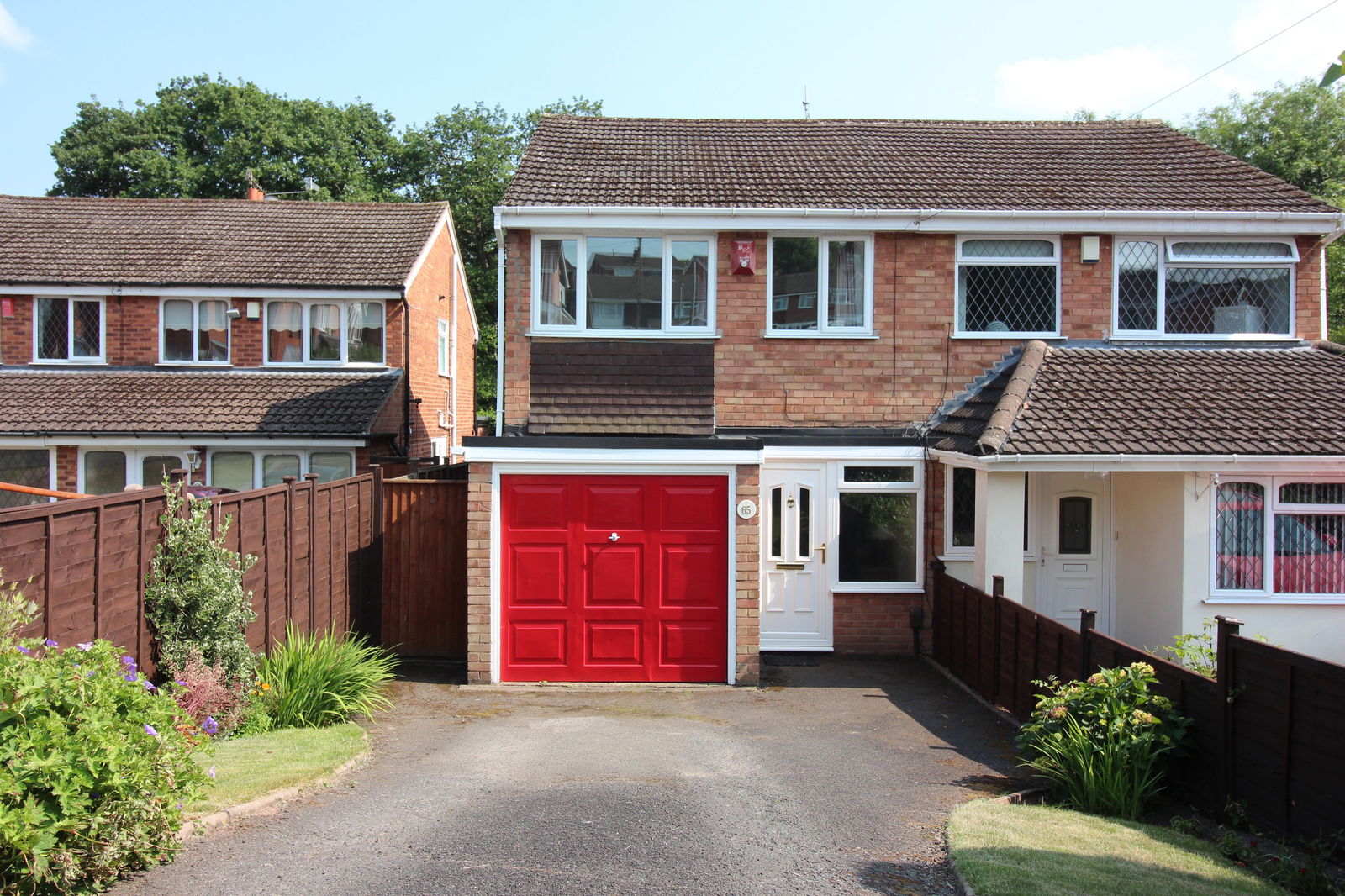 2 bedroom Semi-detached house Under Offer