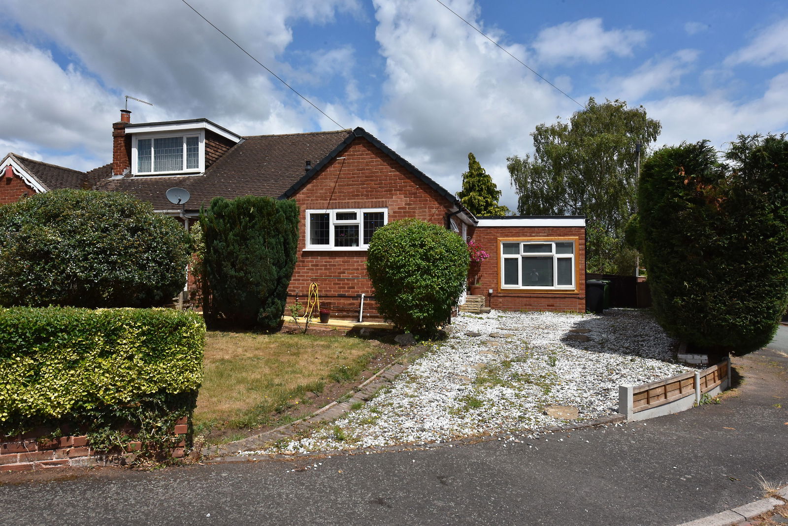 3 bedroom Detached bungalow For Sale
