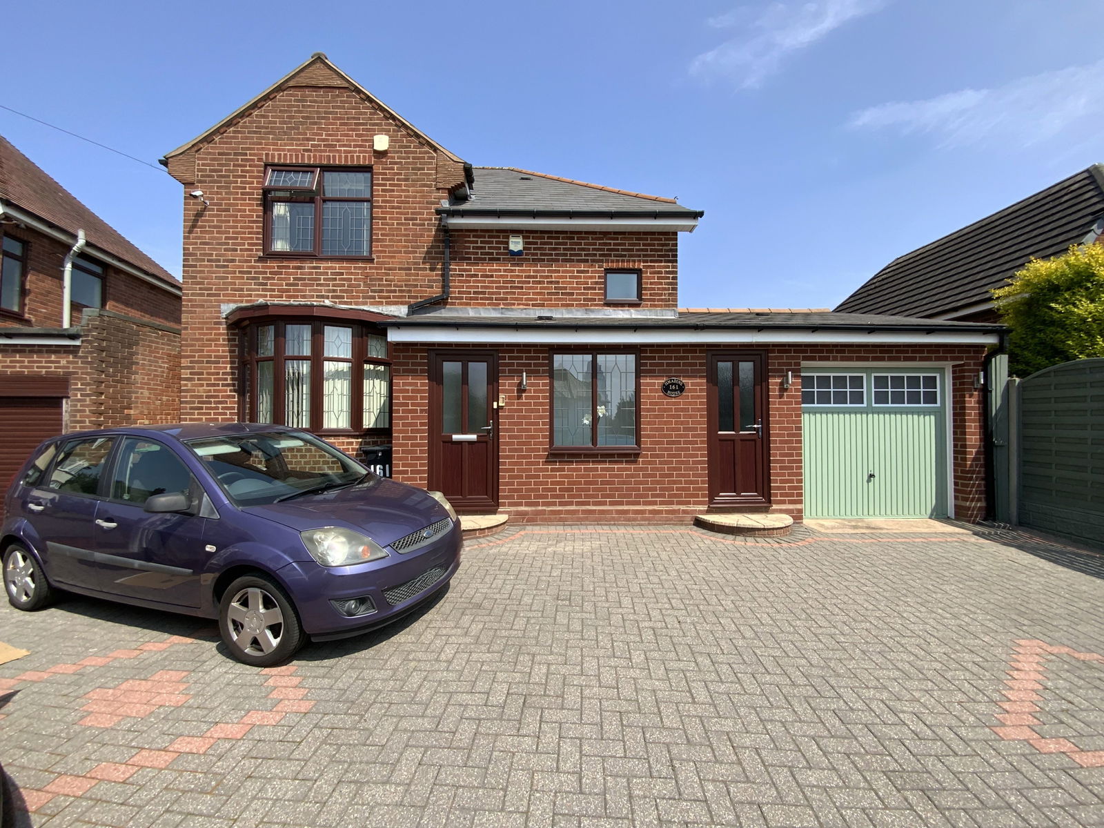 3 bedroom Detached house Under Offer