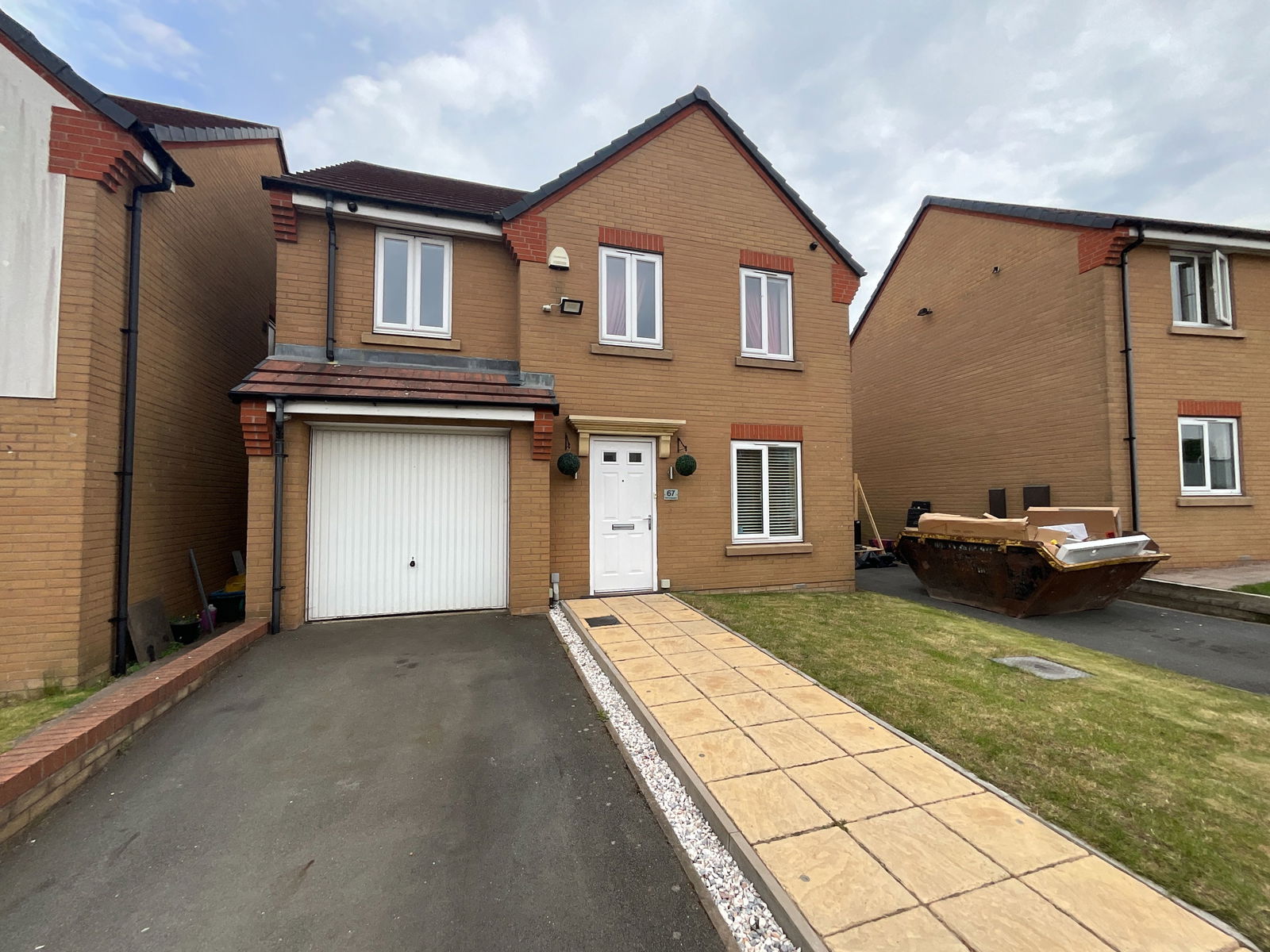 4 bedroom Detached house Under Offer