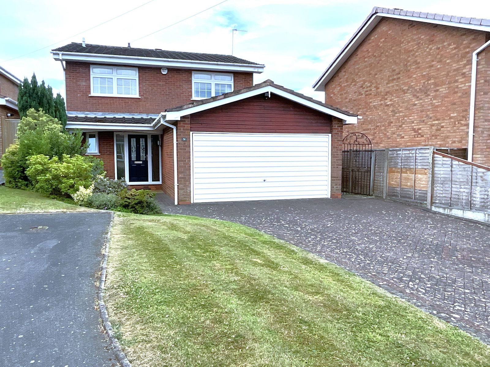 4 bedroom Detached house Under Offer