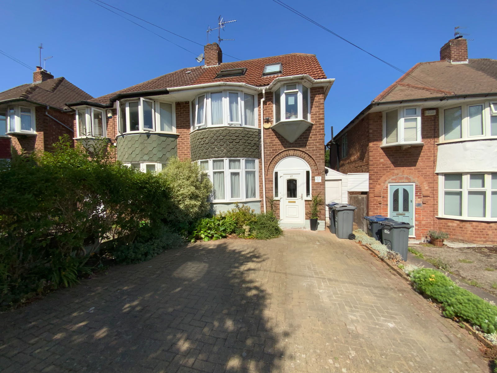 4 bedroom Semi-detached house Under Offer
