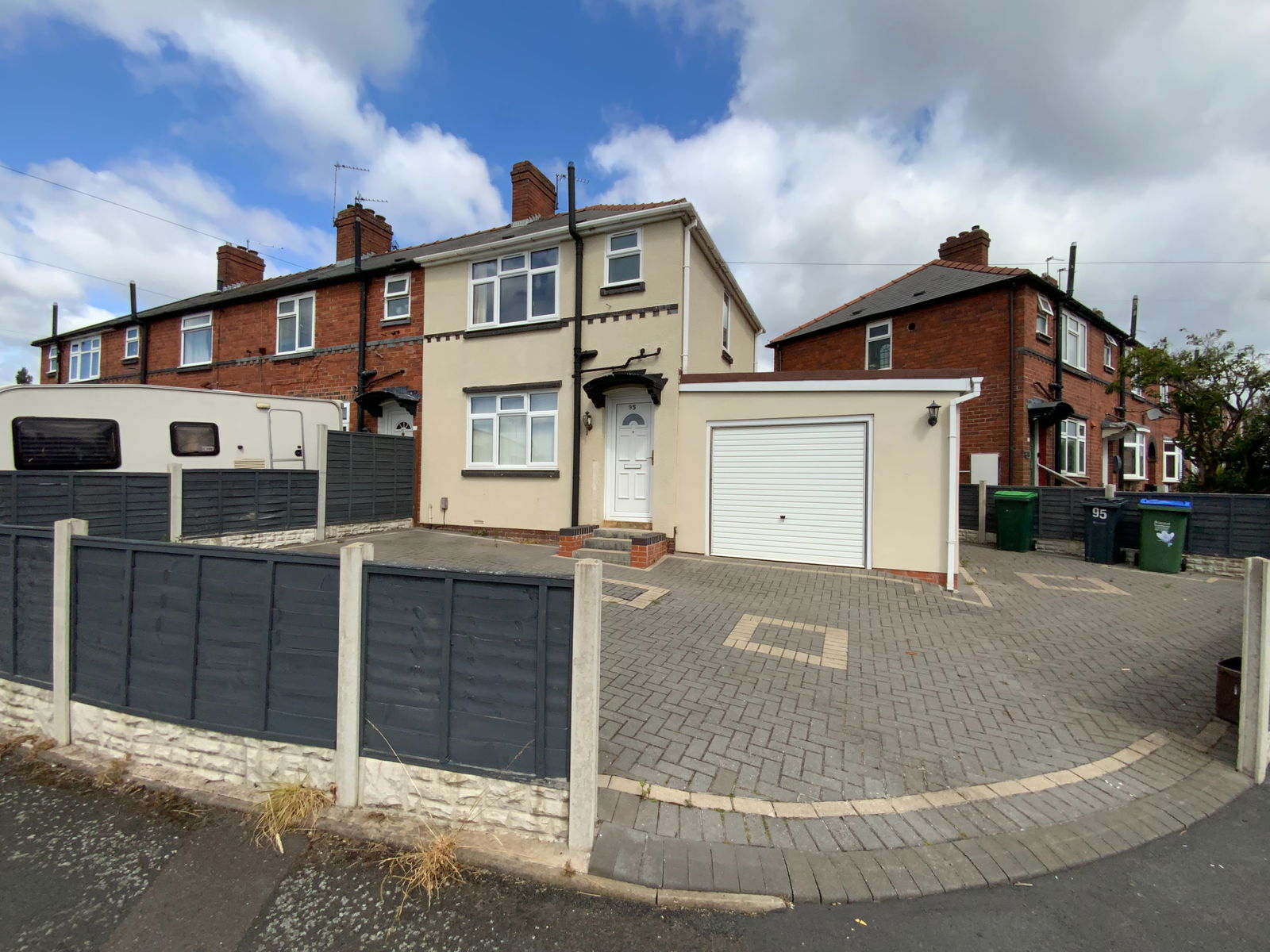 2 bedroom Semi-detached house Under Offer