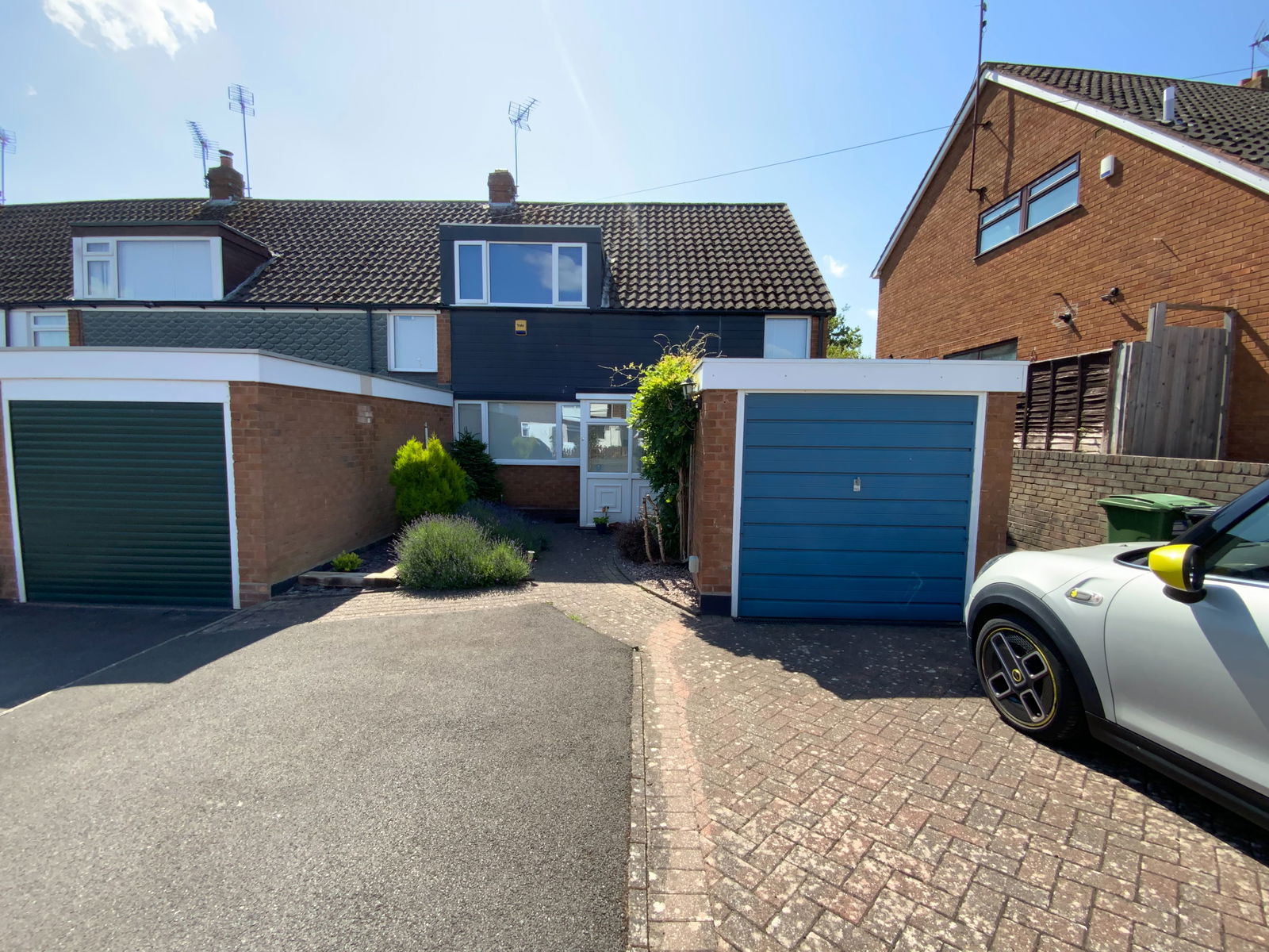 2 bedroom Semi-detached house Under Offer