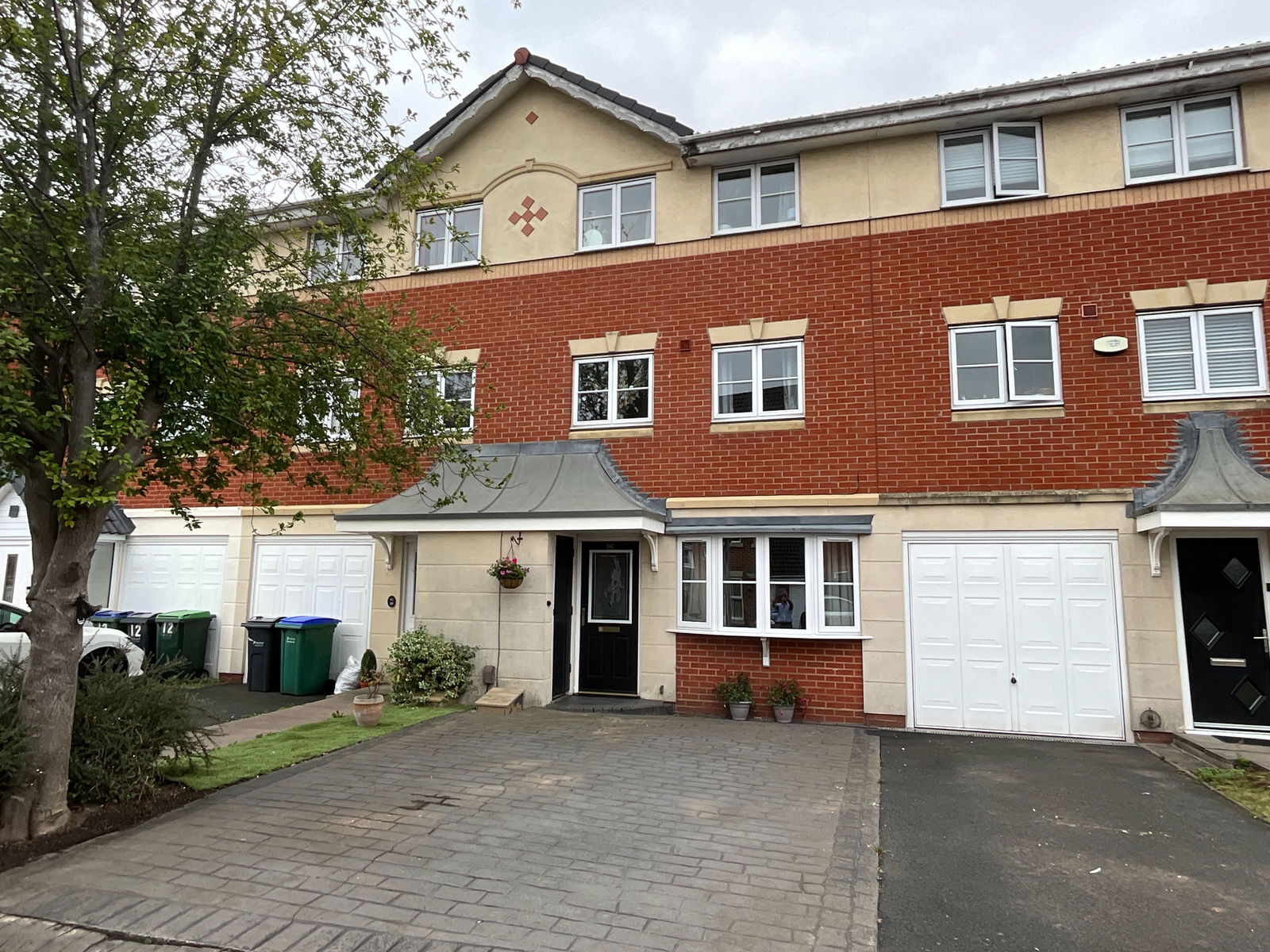 3 bedroom Town house For Sale