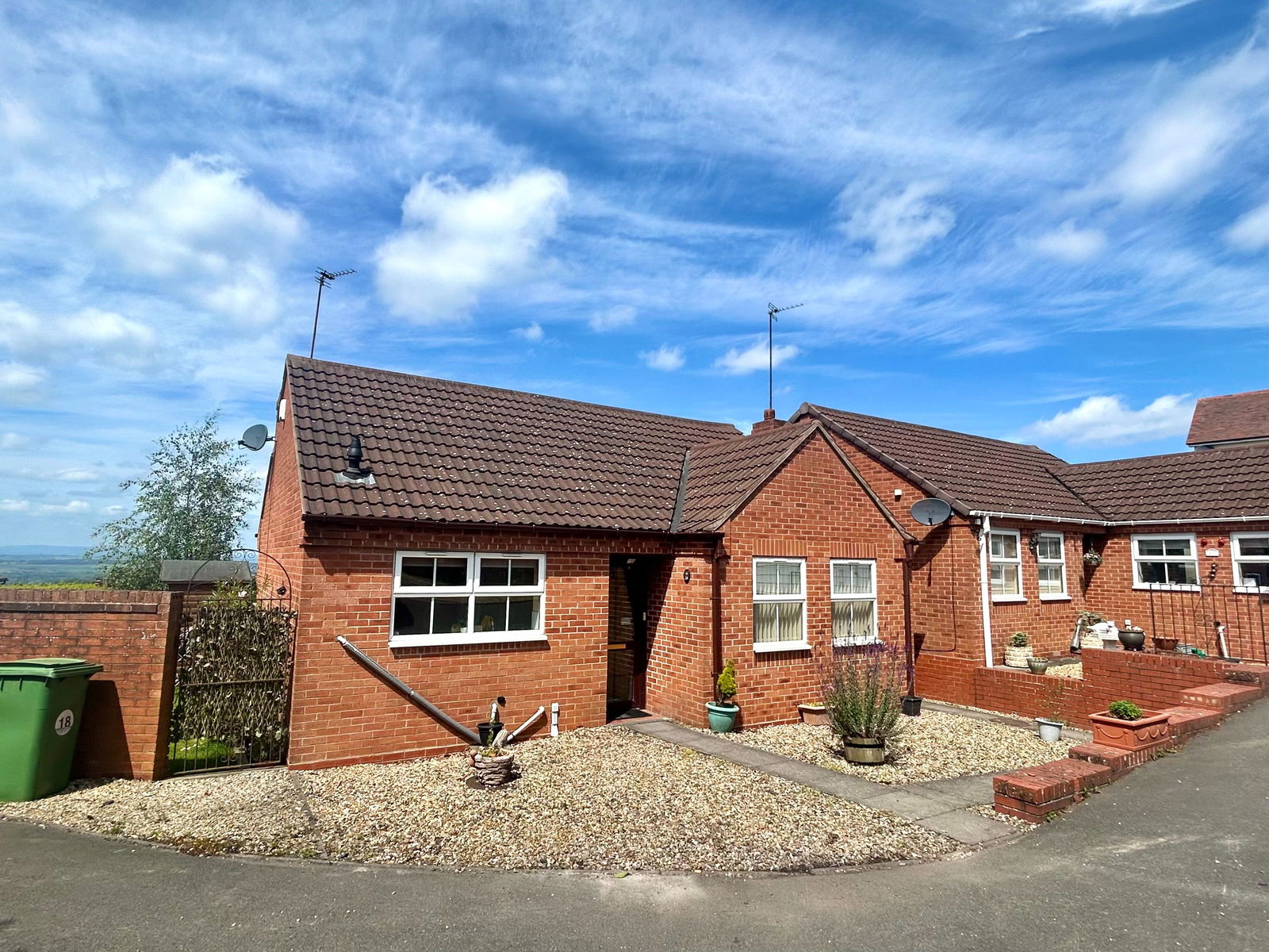2 bedroom Detached bungalow Under Offer