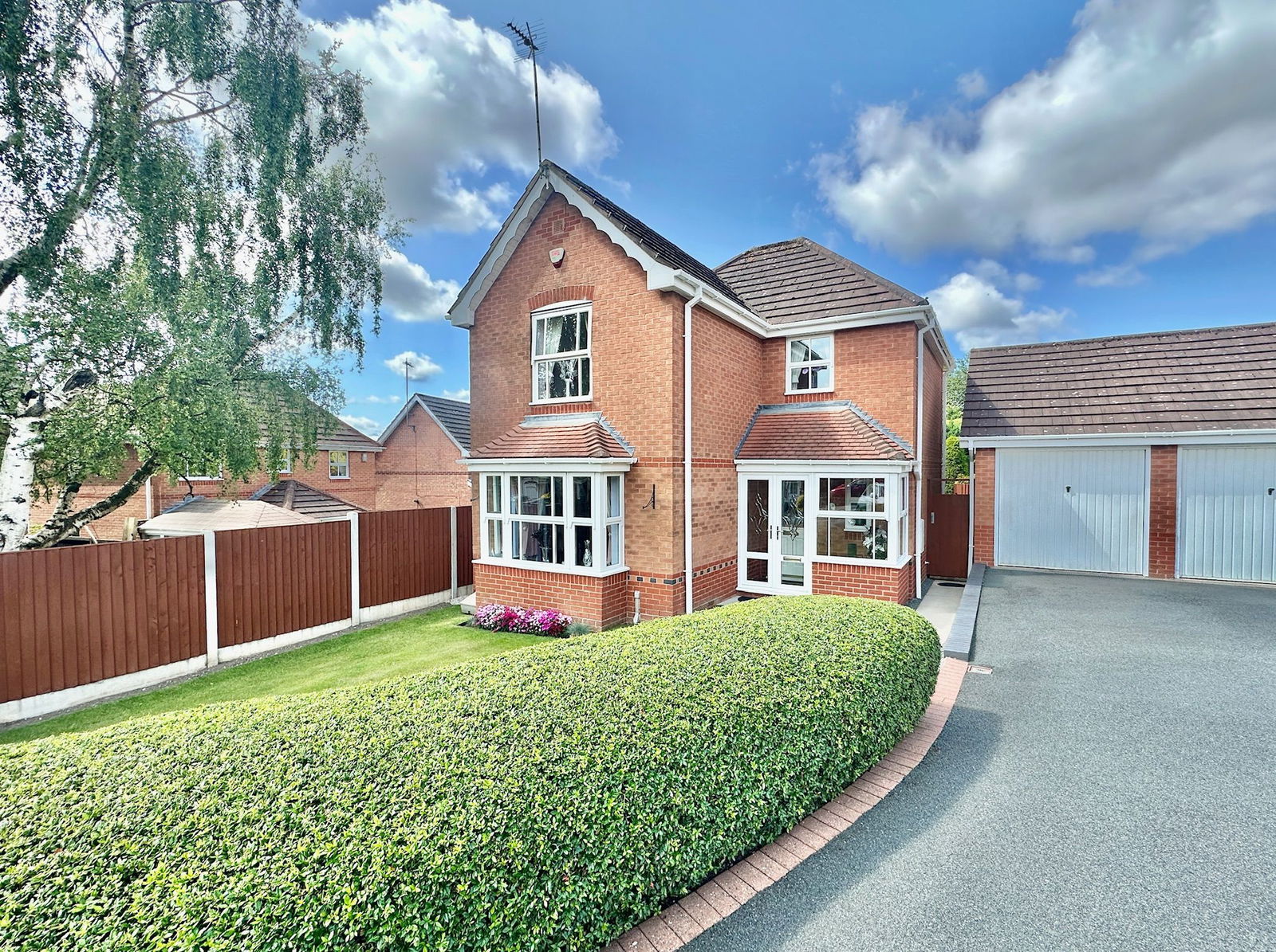 3 bedroom Detached house Under Offer