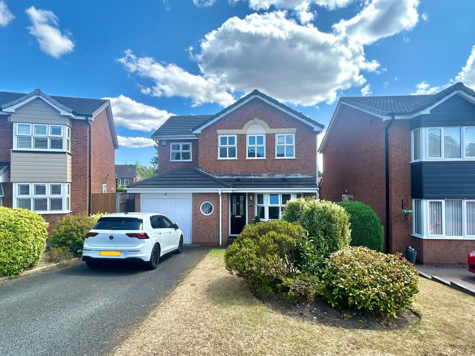 4 bedroom Detached house Under Offer