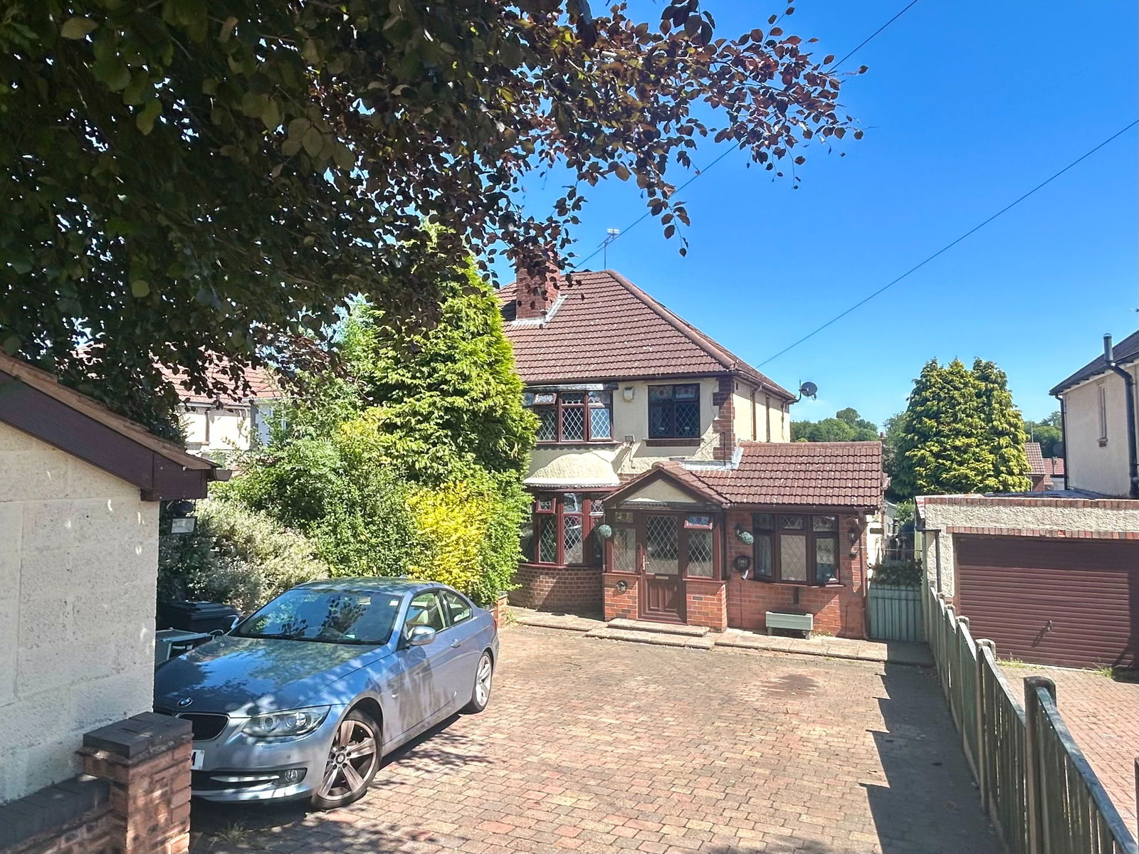 4 bedroom Semi-detached house Under Offer