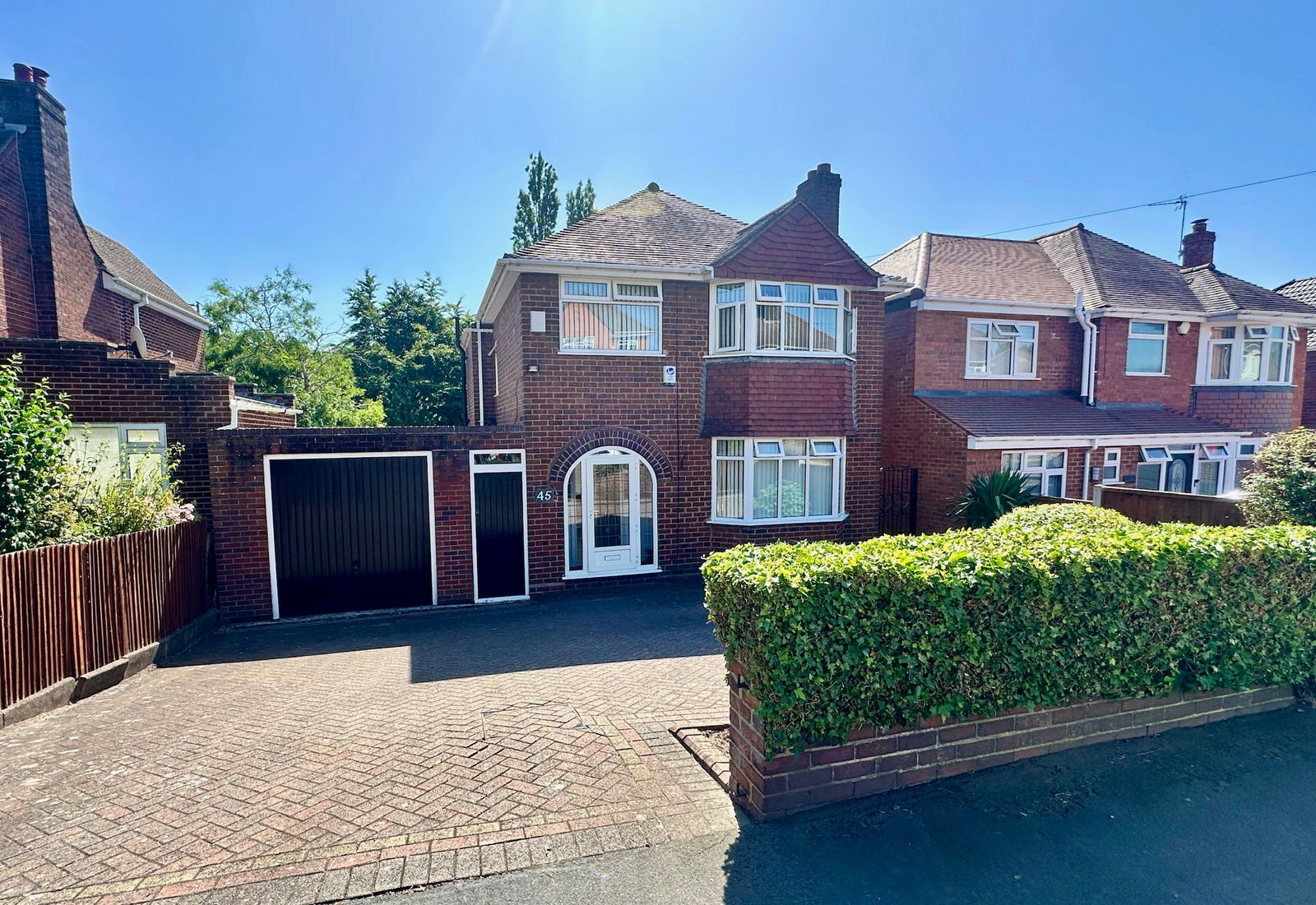 3 bedroom Detached house Under Offer