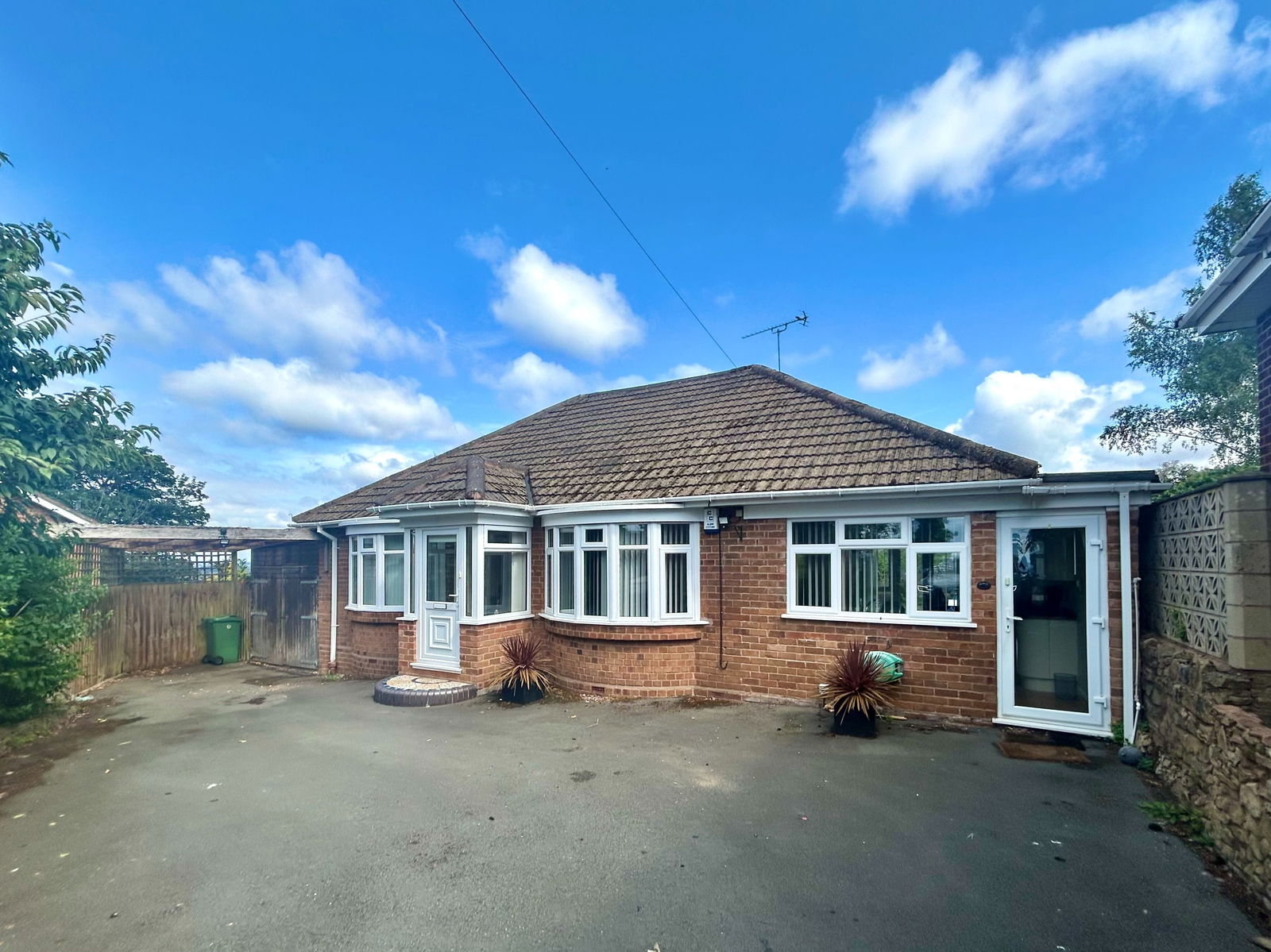 3 bedroom Detached bungalow Under Offer