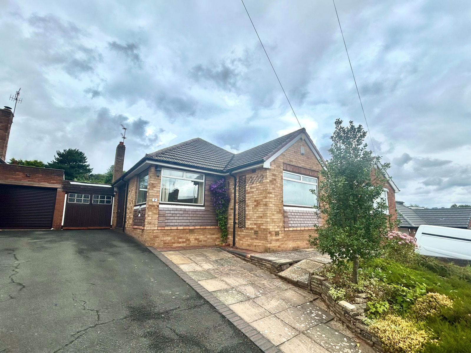3 bedroom Detached bungalow Under Offer