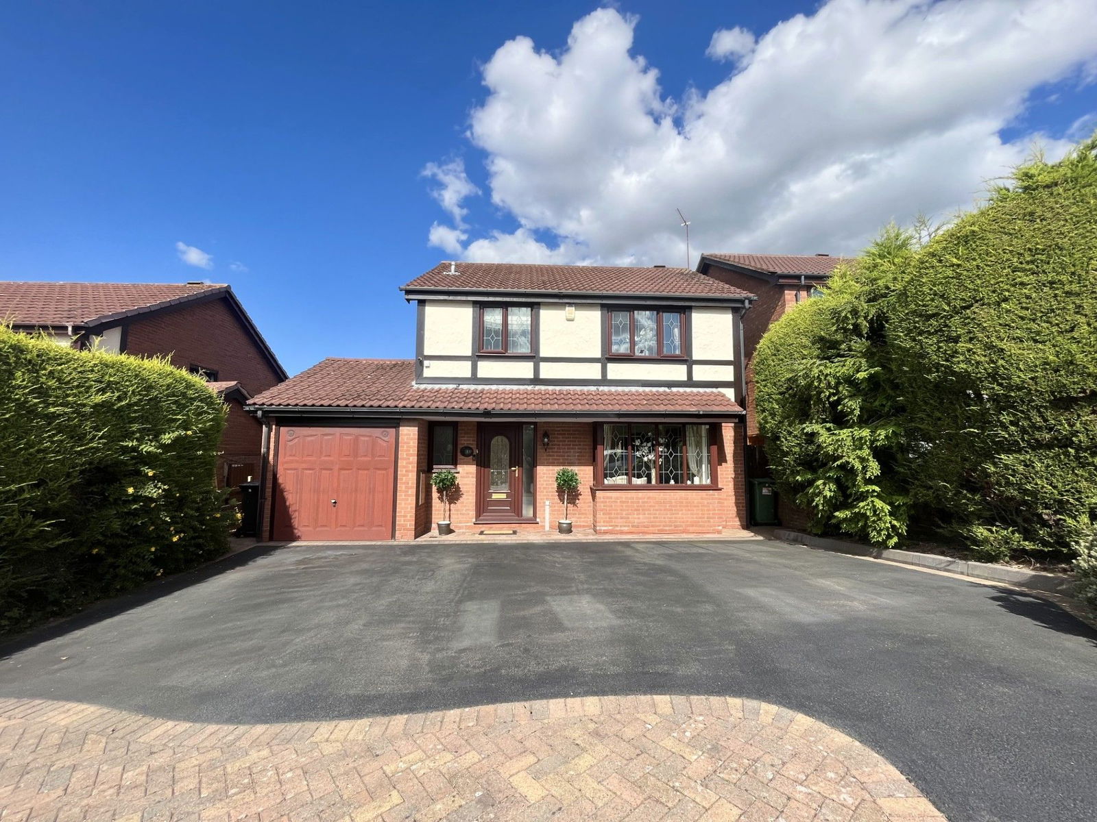 3 bedroom Detached house Under Offer